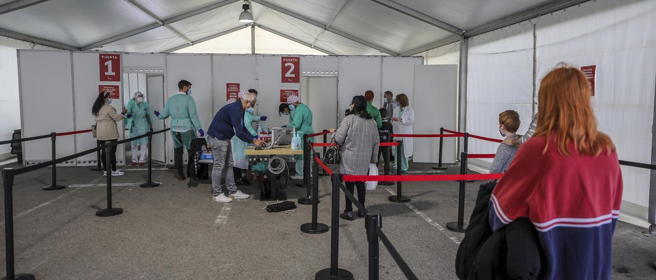 Los casos diarios de covid vuelven a bajar a 44 tras el pico del viernes