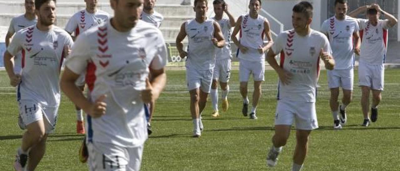 El Olímpic durante el entrenamiento para la eliminatoria, ayer por la mañana en la Murta.