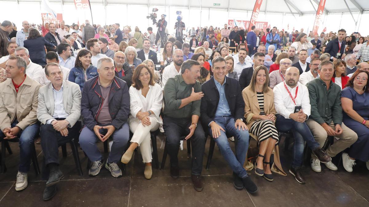 Pedro Sánchez visita Oroso para participar en la romería socialista