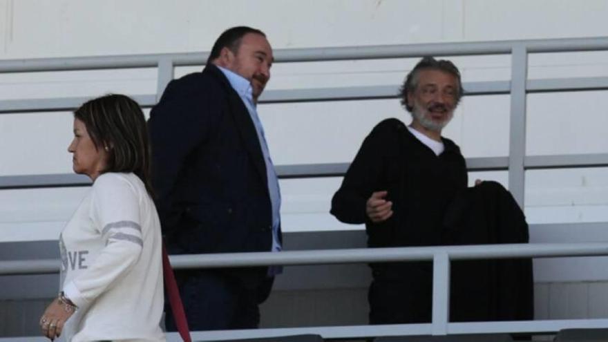 Joaquín Flores y Roberto Torres en el palco del Artés Carrasco.