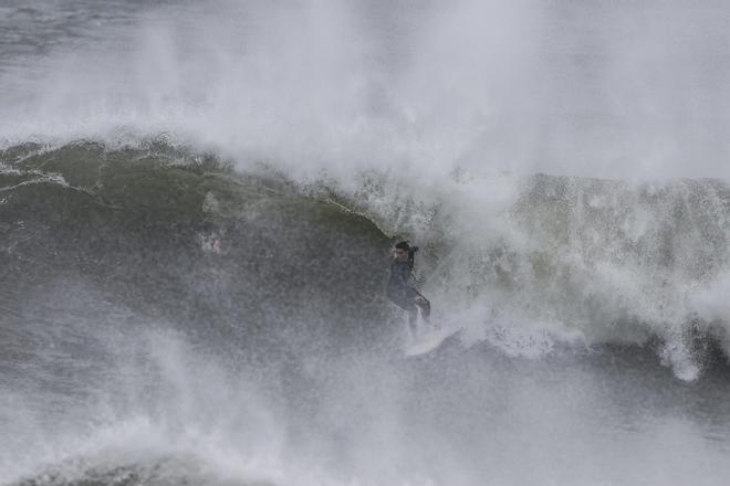 La borrasca Babet azota a la ría de Vigo