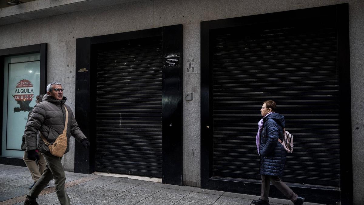 VIDEO | Cierra el supermercado Spar de la calle San Pedro de Cáceres