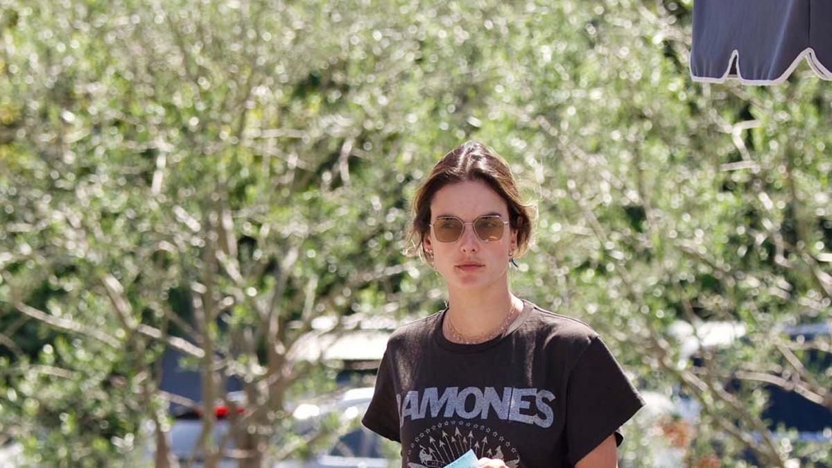 Alessandra Ambrosio, fan de los Ramones