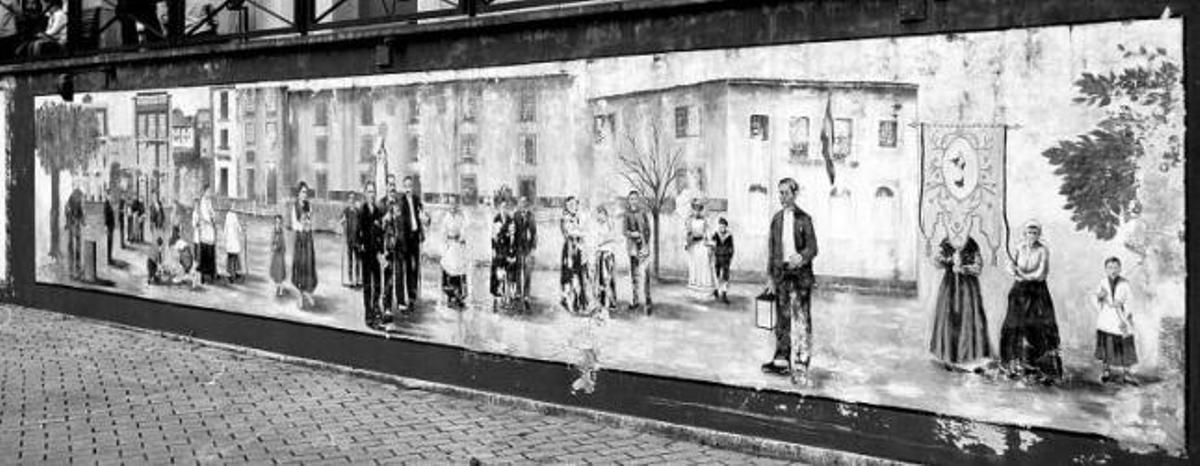 El mural deteriorado de Alfredo Menéndez, en la plaza de El Paseín. / g. bengoa