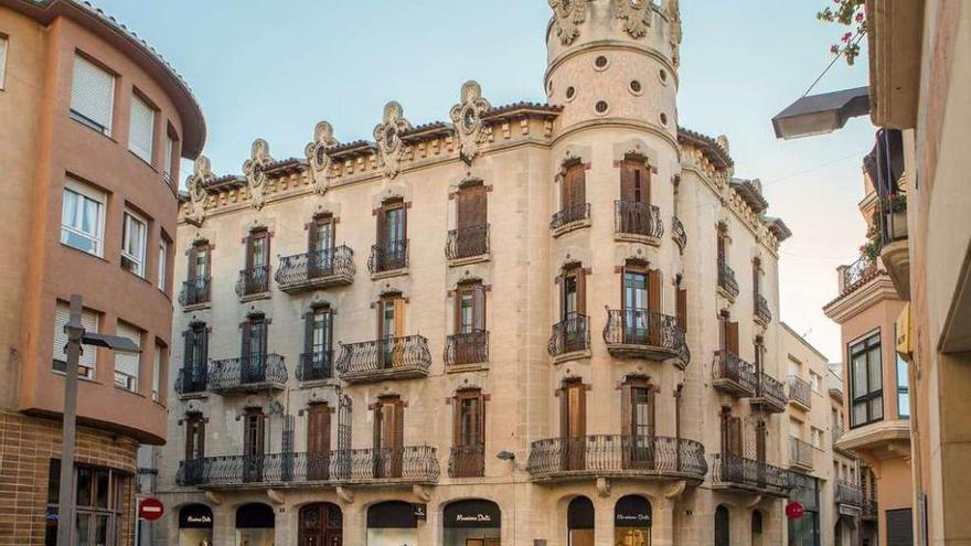 Edificio que alberga el establecimiento de Massimo Dutti en Igualada.