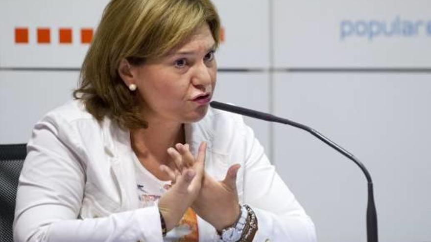 La presidenta regional del PP, Isabel Bonig, ayer, durante una rueda de prensa en Valencia.