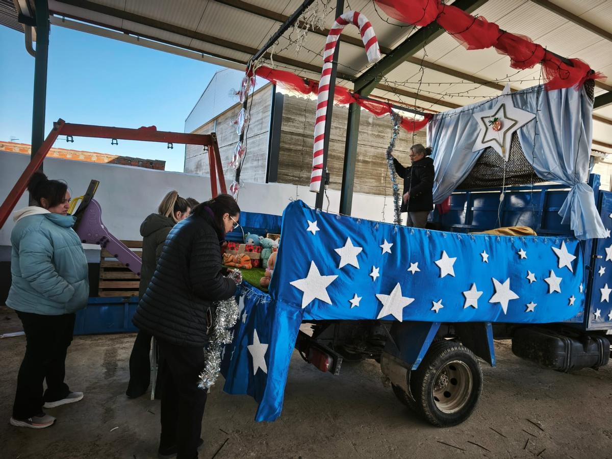 Fotogalería | Hinojal hace frente a la borrasca y se encomienda a San Sebastián Fotogalería | Hinojal hace frente a la borrasca y se encomienda a San Sebastián