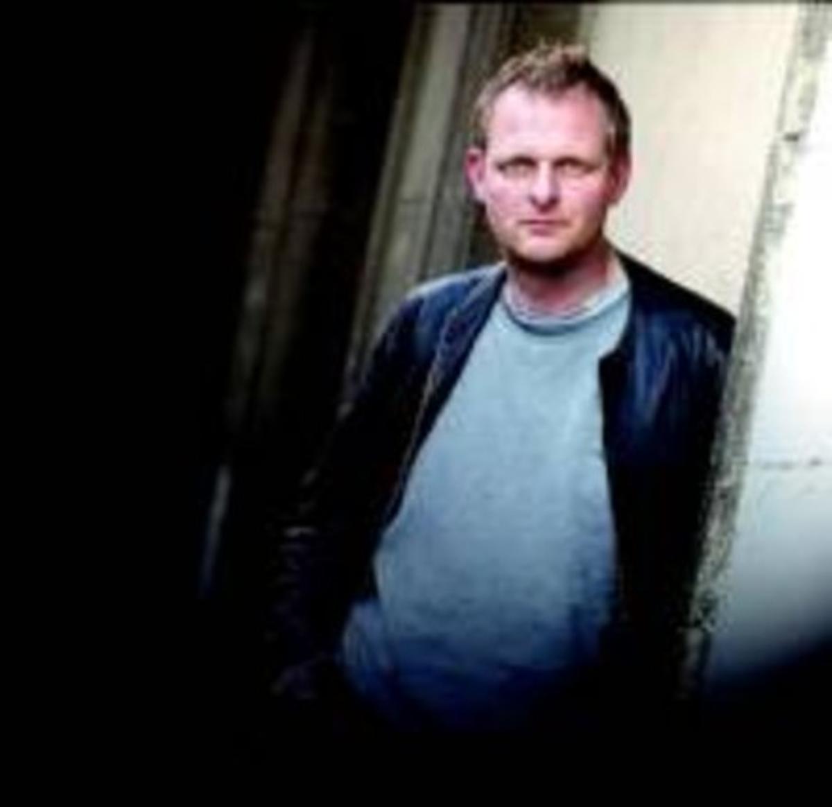 TALENT SENSE MORDASSES 40 ANYS VA NÉIXER A SOLTAU (ALEMANYA) DIRECTOR DE LA PRESTIGIOSA SCHAUBÜHNE DE BERLÍN. TALENT SENSE MORDASSES 40 ANYS VA NÉIXER A SOLTAU (ALEMANYA) DIRECTOR DE LA PRESTIGIOSA SCHAUBÜHNE DE BERLÍN.