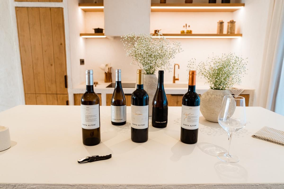 Una cuidada selección de los vinos elaborados en Vinya Alforí.