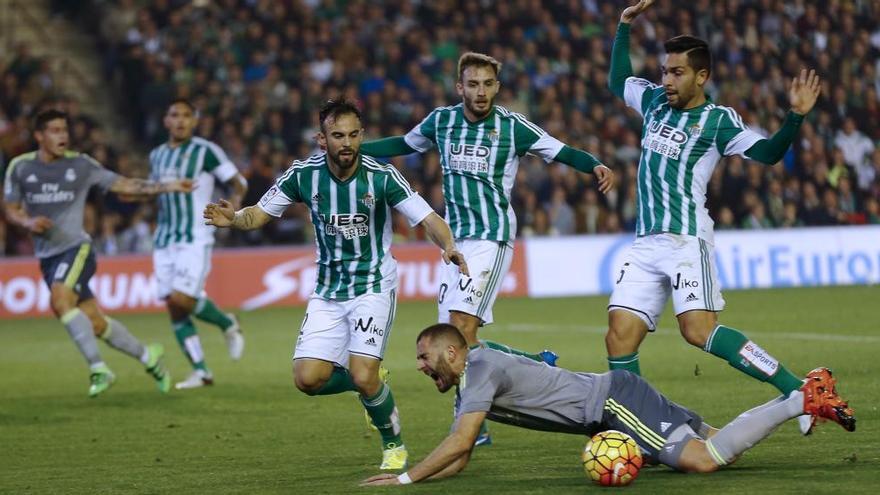 Molinero, primero por la izquierda, durante su etapa en el Betis.