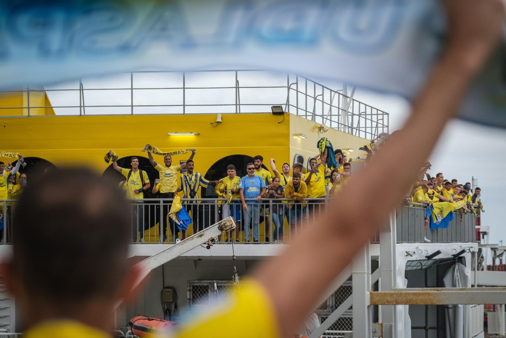 Los hinchas de la UD Las Palmas ya han desembarcado en Tenerife