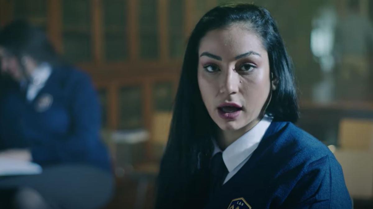 La alicantina Dakota Tárraga, en el divertido spot de &#039;El Internado: Las Cumbres&#039;.