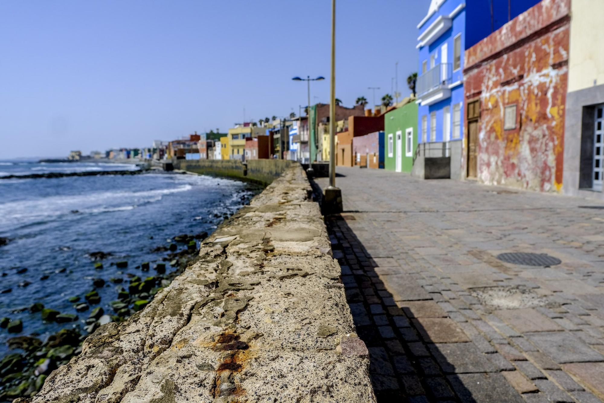 Los vecinos se quejan del pésimo estado del paseo del barrio de San Cristóbal