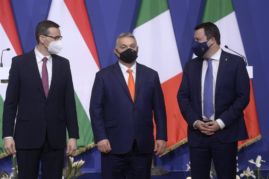 Morawiecki, Orban y Salvini, durante su encuentro en Budapest.