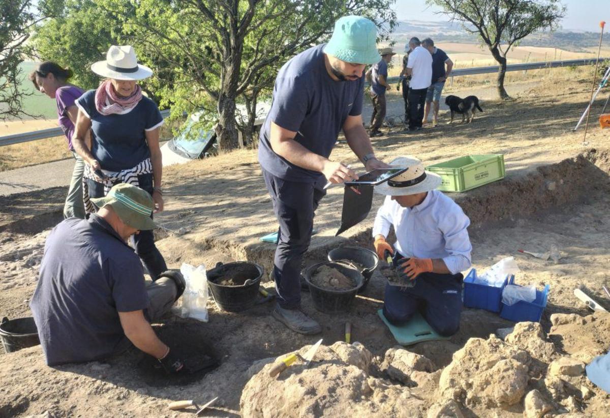 Trabajos de excavación en el Viso de Bamba. | CEDIDA