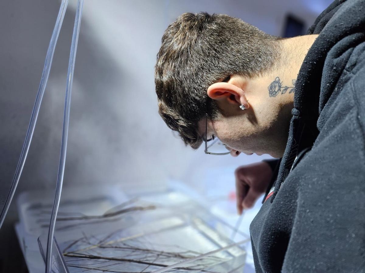 Álex Iglesias, alumno del Igafa, en el Acuario.