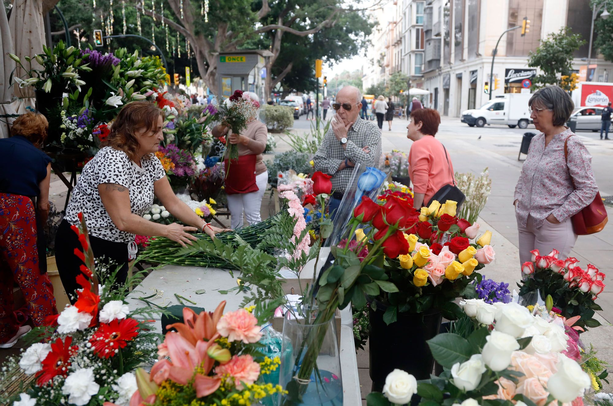 Venta de flores en Málaga de cara al 1 de noviembre, Día de Todos los Santos