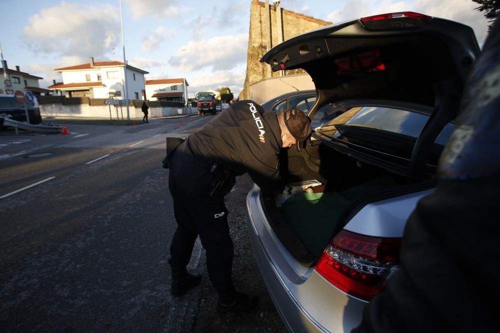 Control de la Policía Nacional en Avilés