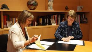 Núria Marín, alcaldesa de LHospitalet de Llobregat, y Anna Simó, consellera de Educació.