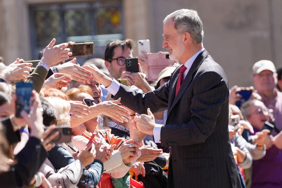 Miles de personas reciben a los Reyes en Jaén para celebrar los 1.200 años de capitalidad Miles de personas reciben a los Reyes en Jaén para celebrar los 1.200 años de capitalidad