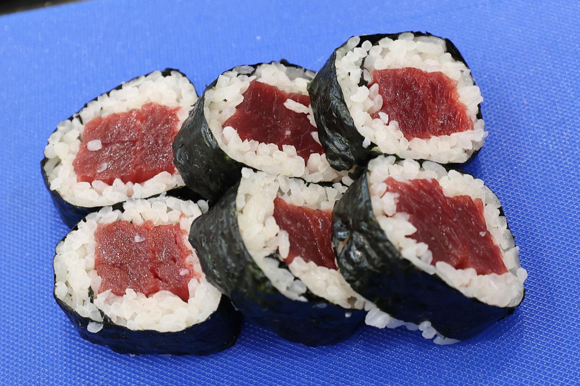 Clase magistral de sushi en la Escuela de Hostelería