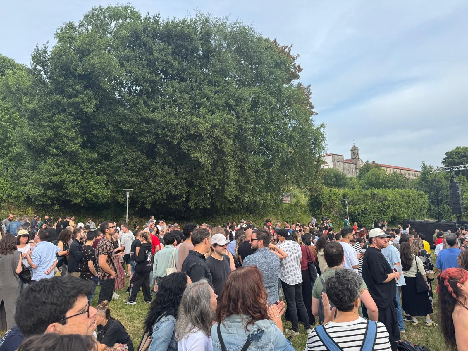 La Romaría das Flores aterriza por todo lo alto en su estreno en Santiago