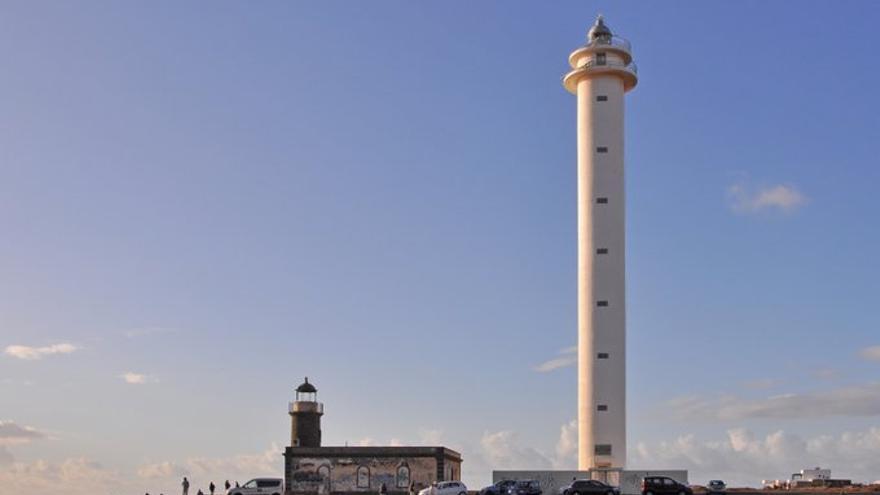 Muere una mujer al caer al mar en un acantilado cercano al Faro de Pechiguera.