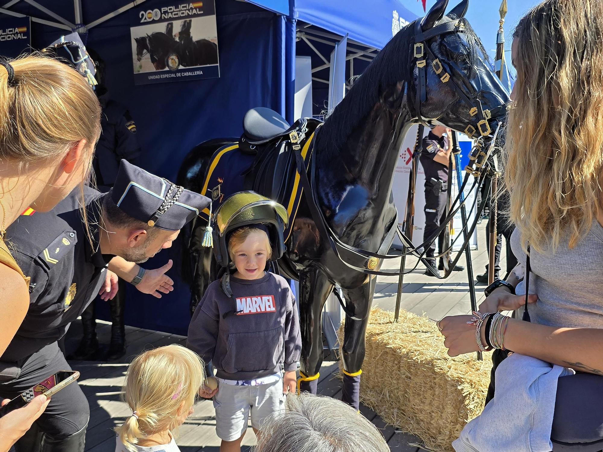 Vigo inaugura con la "Exposición de Medios" las celebraciones del Día de la Policía Nacional