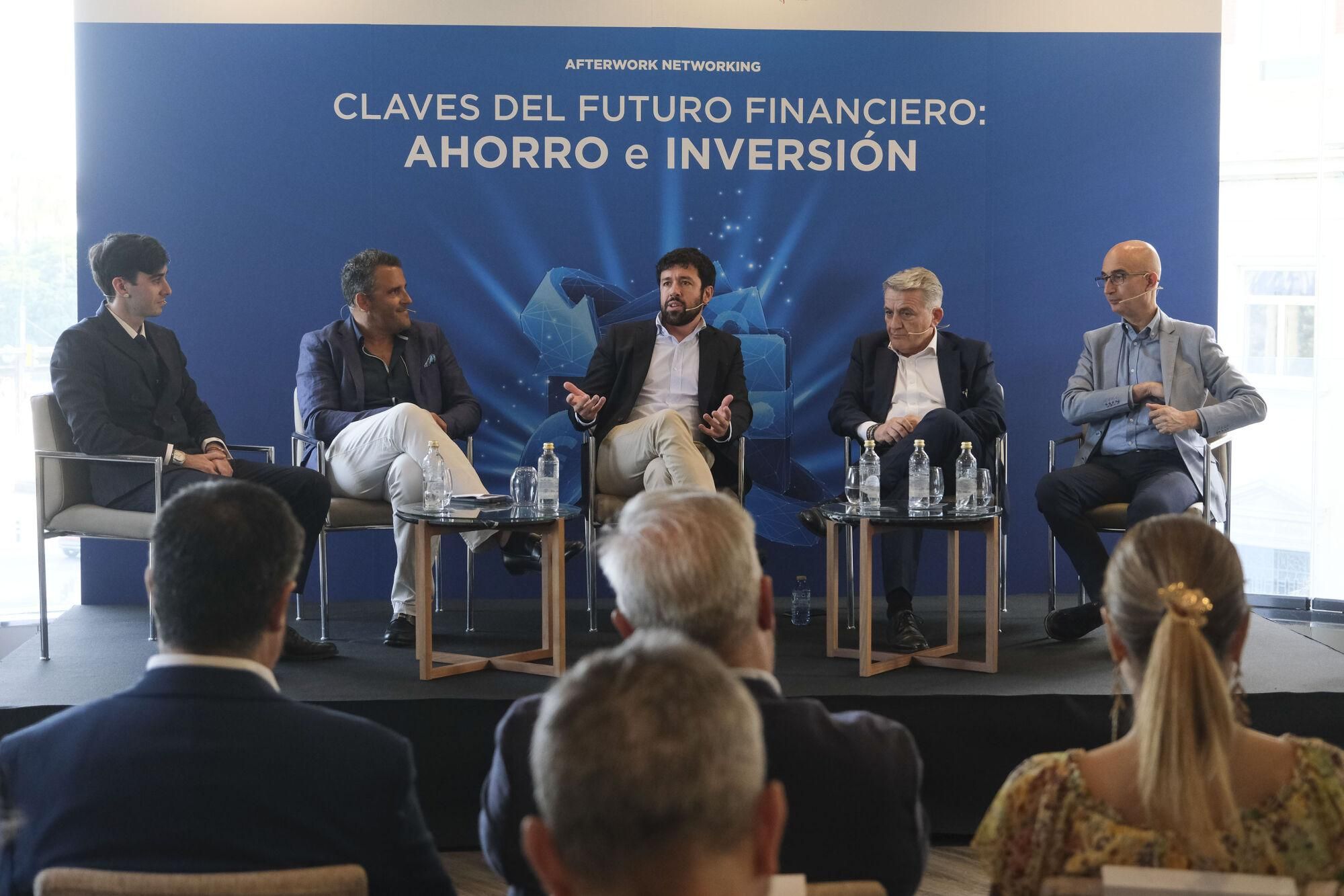 Expertos reunidos por La Opinión apuestan por el conocimiento financiero para superar los actuales tiempos de incertidumbre
