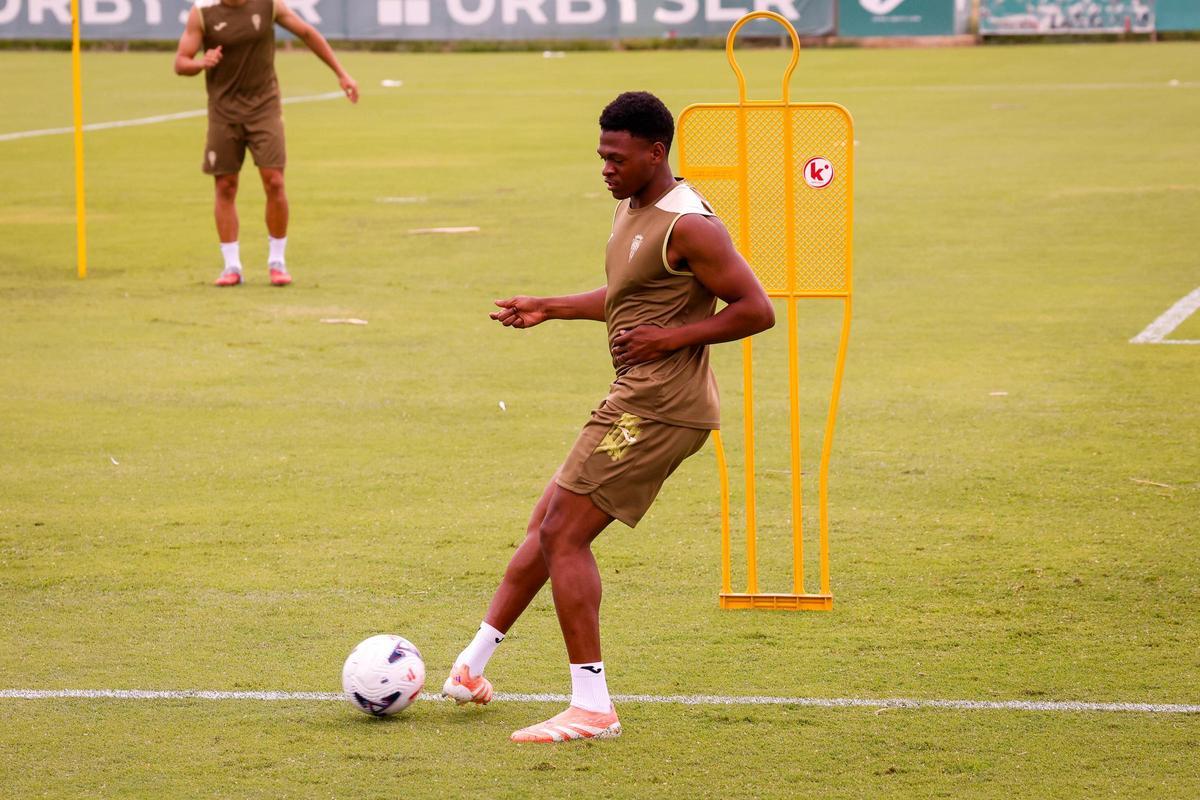 Ntji Tounkara, en uno de los entrenamientos del Córdoba CF, este verano.