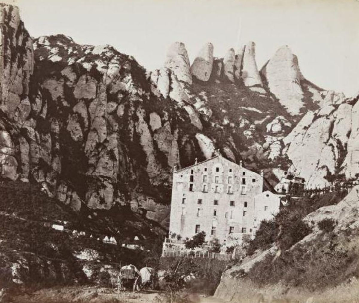Imatge de Montserrat captada pel fotògraf reial d'Isabel II, Charles Clifford, en el decurs d'aquella visita