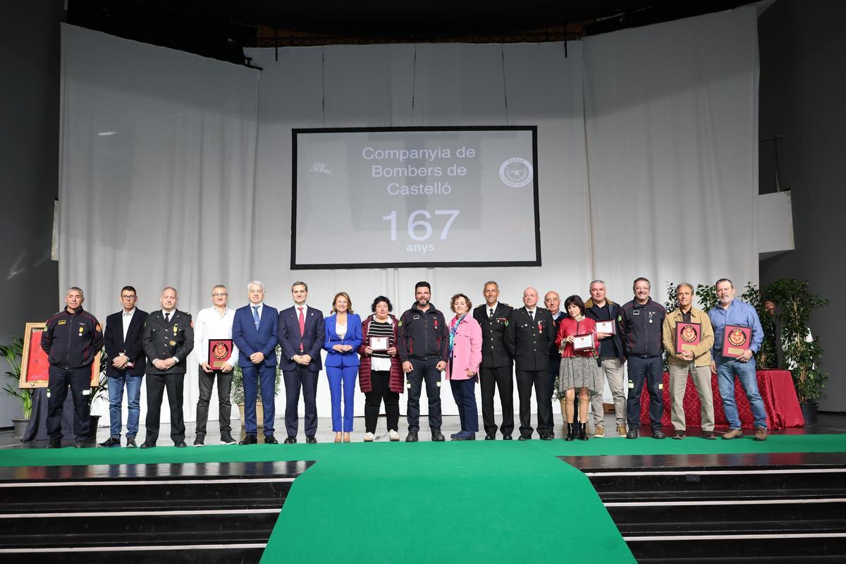El Cuerpo de Bomberos de Castelló celebra a su patrón. Estos son todos los homenajeados en el acto