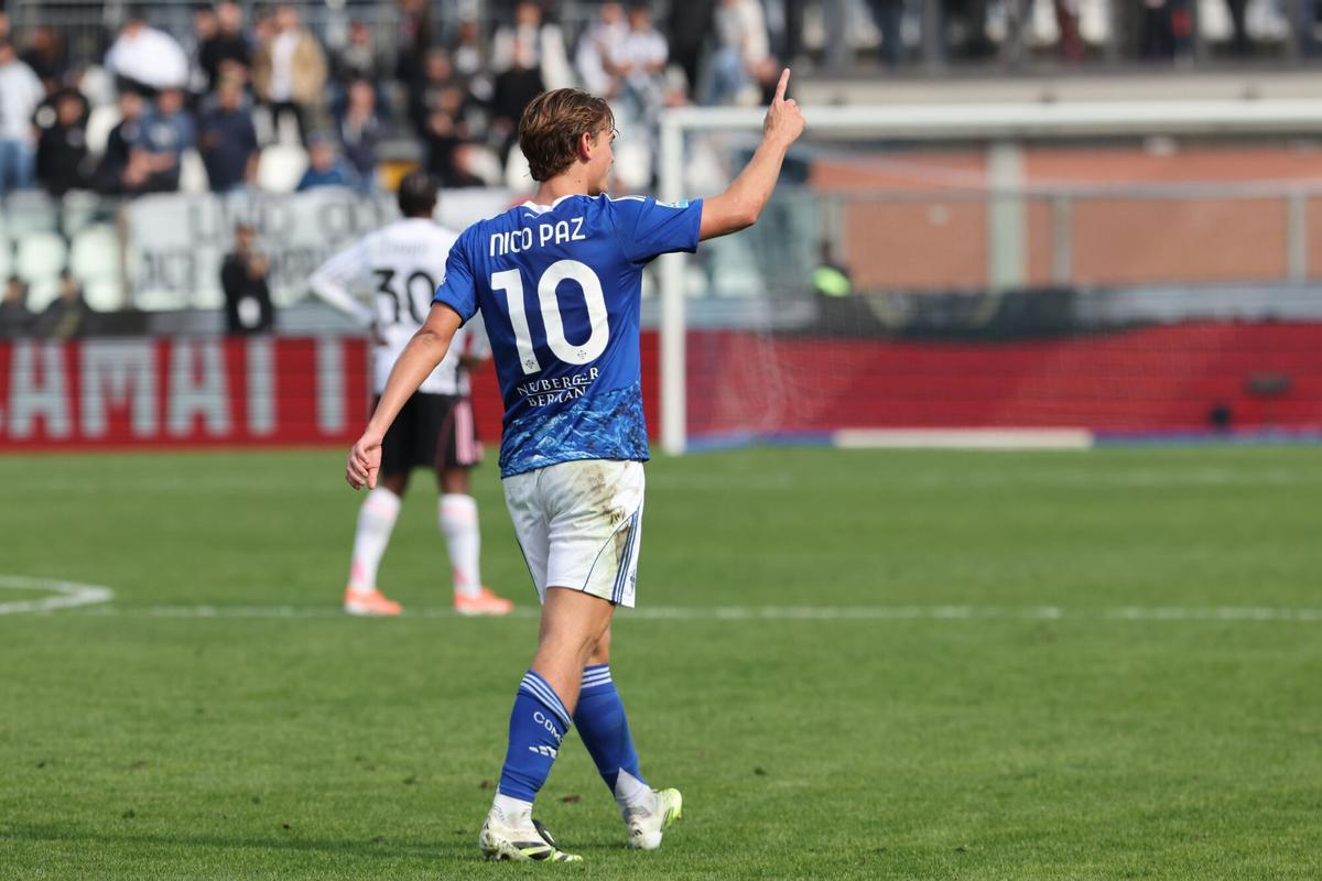 Como’s Como’s Nico Paz celebrate during the Serie A soccer match between Como and Juventus at the Giuseppe Sinigaglia stadium in Como, north Italy - October 19, 2025 Sport - Soccer. (Photo by Antonio Saia/LaPresse)