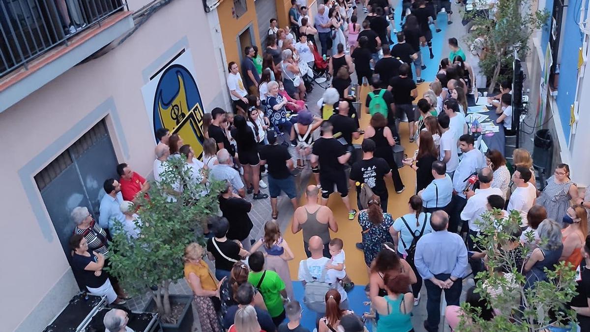 La calle Palomas se convirtió en el centro de atención de la noche egabrense.