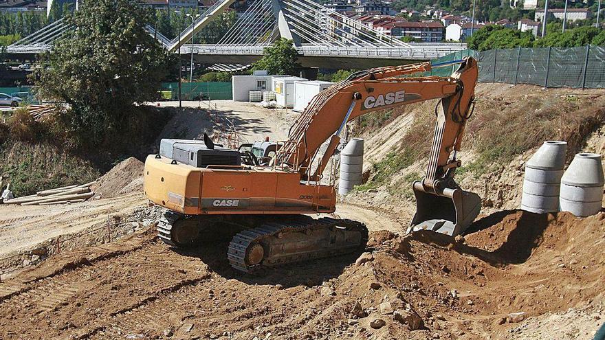Obra de una de las torres de Copasa, una de las que critica Jácome.