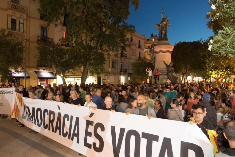 Las concentraciones, convocadas por la Coordinadora d''Entitats per la Democràcia a través de las redes sociales, se desarrollaron de forma completamente pacífica y sin incidentes