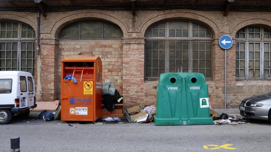 Contenidors de roba i vidre a Berga