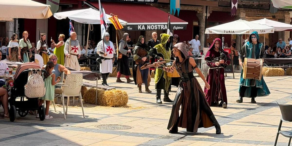 Las actividades lúdicas y recreaciones han sido una constante en Sant Mateu durante todo el fin de semana.