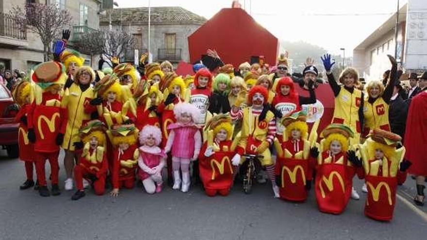 El look años 20 tuvo su protagonismo en el desfile.  // C. Giménez