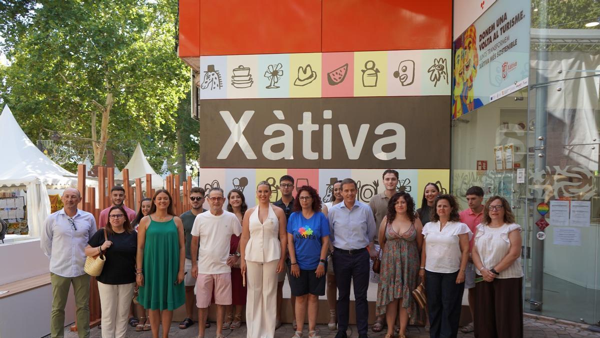 Representantes municipales, de Axatea, la Reina de la Fira y la Corte de Honor, en la presentación de la Jornada sin Ruido.