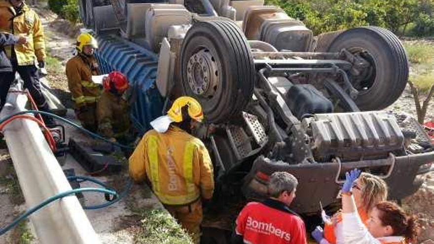 Intervención de Bomberos en un accidente en Pilar de la Horadada.