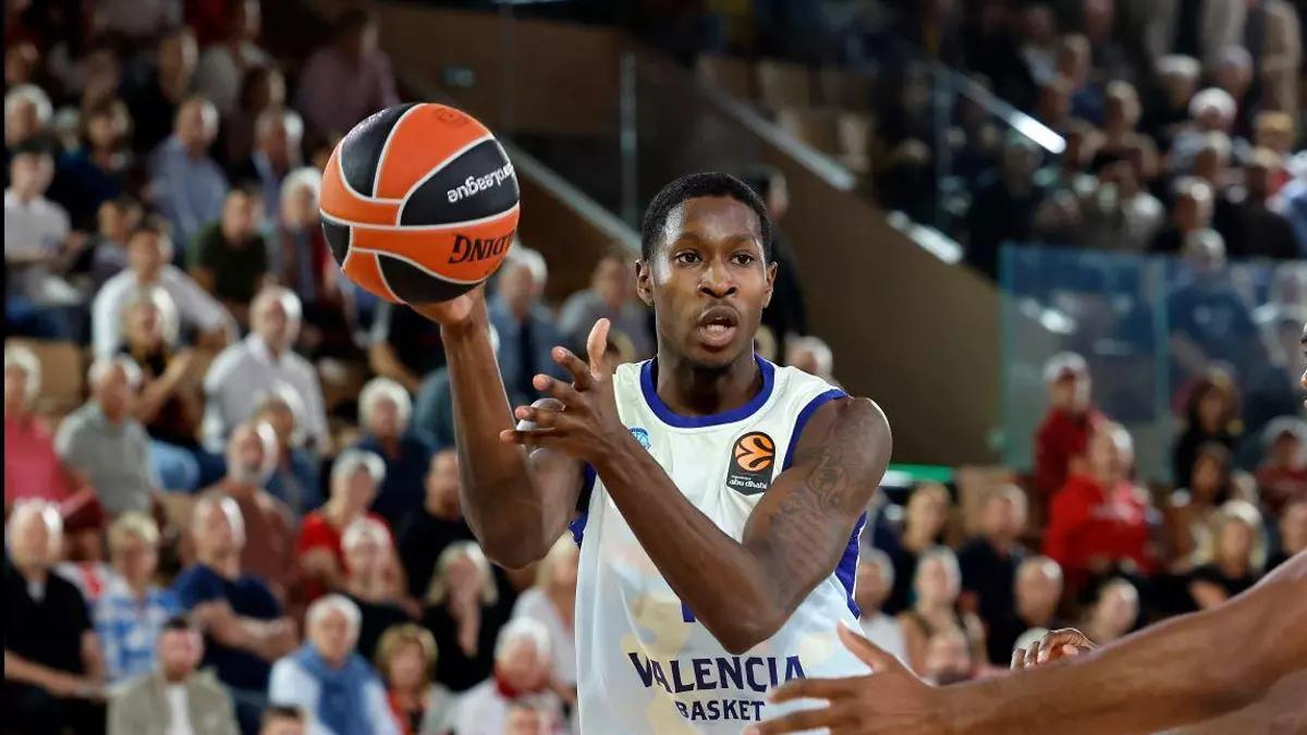 Omari Moore no salió de inicio y acabó sumando 13 puntos y 3 asistencias.