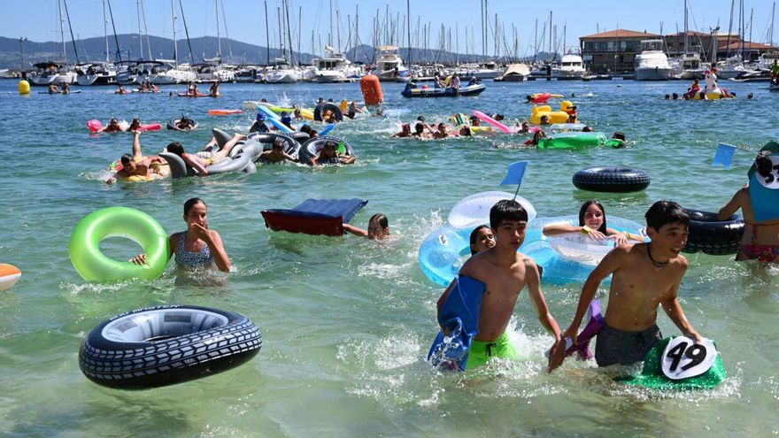 Mundial de Colchonetas en la playa de Panadeira, en Sanxenxo. | Rafa Vázquez
