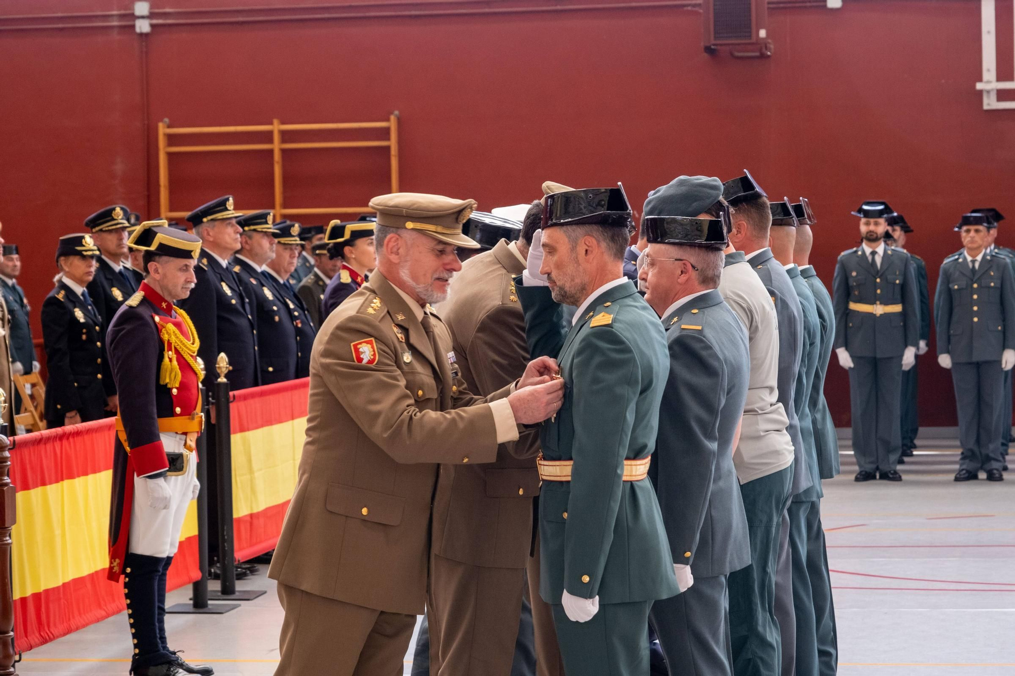 EN IMÁGENES: Así fueron los actos en Oviedo del 179 aniversario de la Guardia Civil
