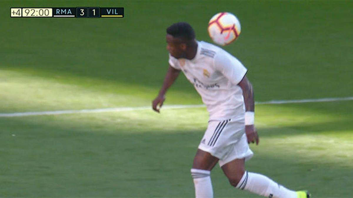 Vinicius emula una de las mejores jugadas de Ronaldinho con una brutal espaldinha ante el Villarreal