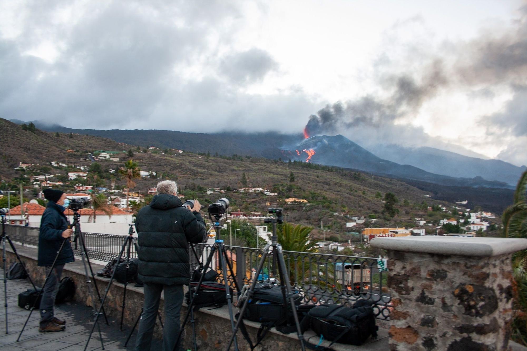 El volcán de La Palma continúa con su actividad explosiva