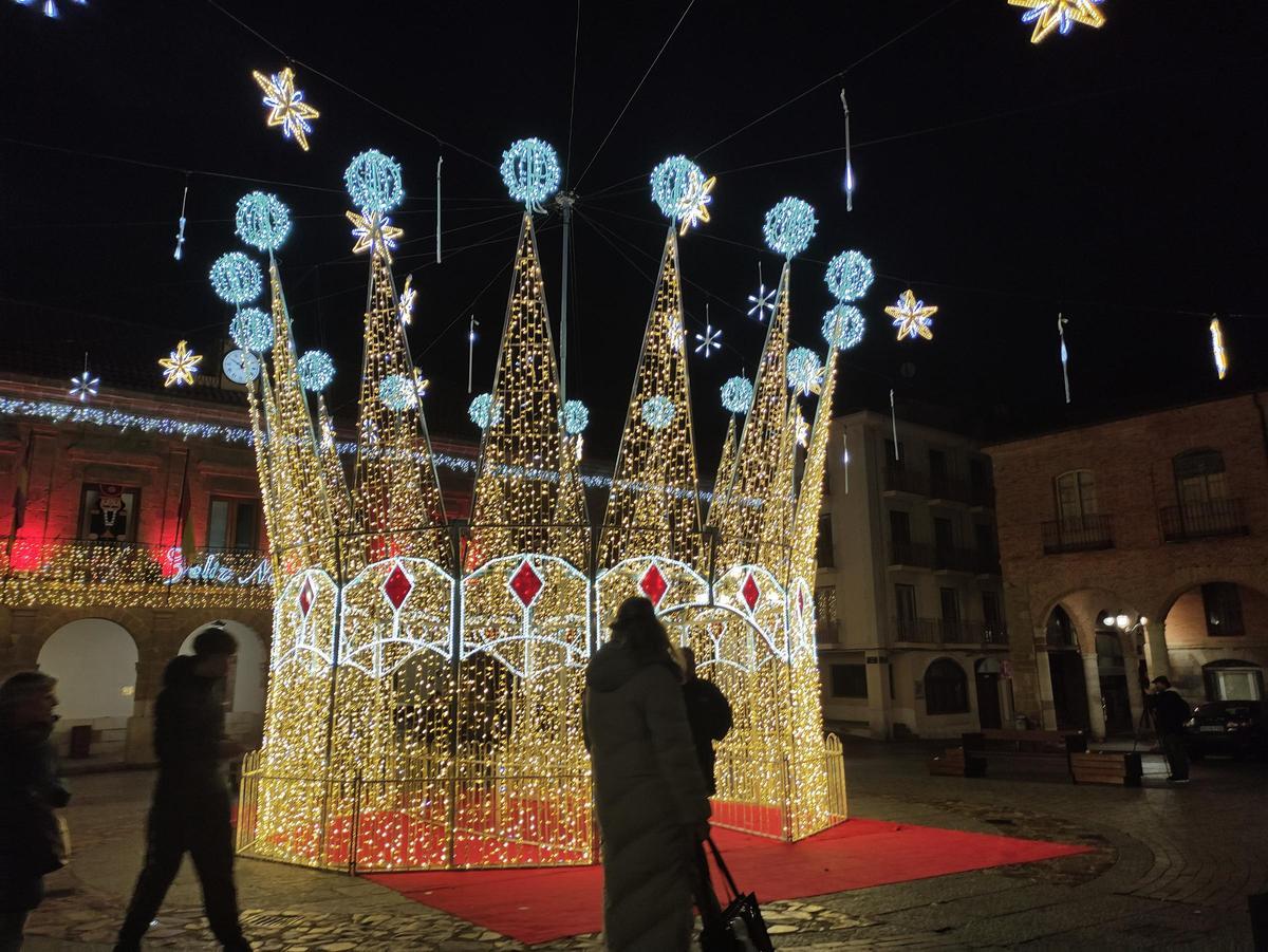 Luces de Navidad en la Plaza Mayor de Benavente.