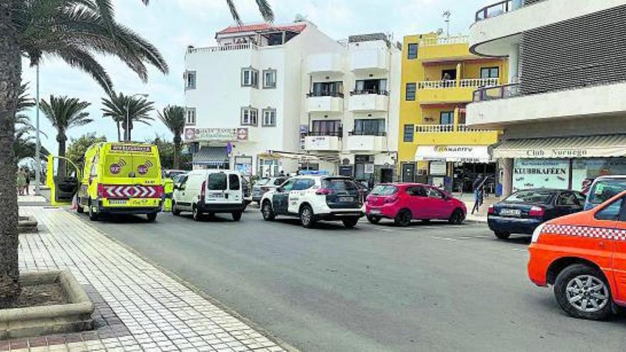 Los recursos de emergencia junto al edificio blanco. | | E.D.