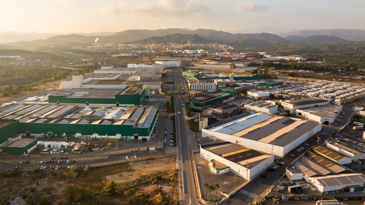 Imagen aérea de las zonas industriales de l'Alcora.