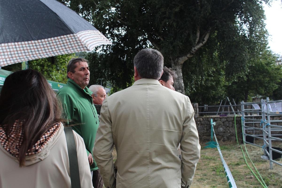 Óscar Puente en el paseo inaugural por la feria